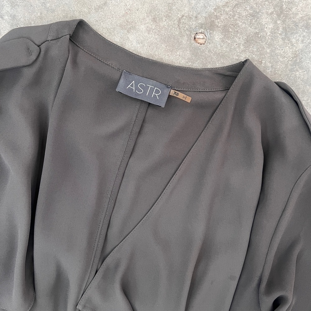 ASTR minimalist olive duster - Picture 6 of 9